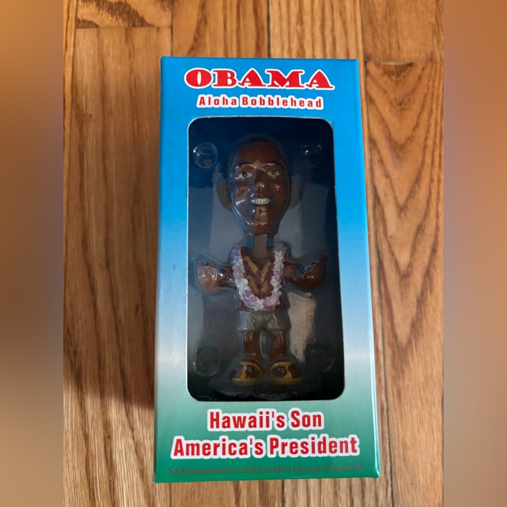 Obama Bobblehead Hawaii -New in box!